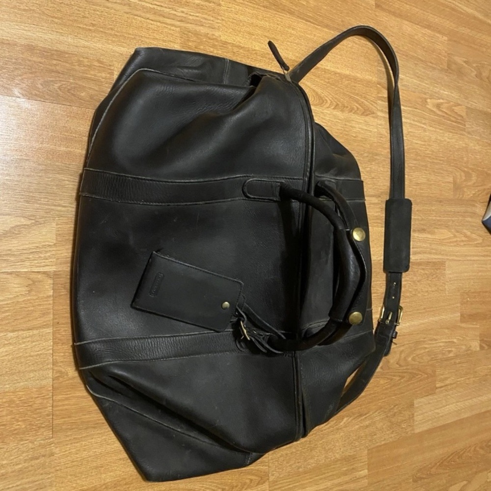 Vintage Coach duffel with strap very nice 22x17